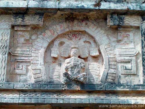 Complejo: Las Monjas. Sacerdote maya divinizado