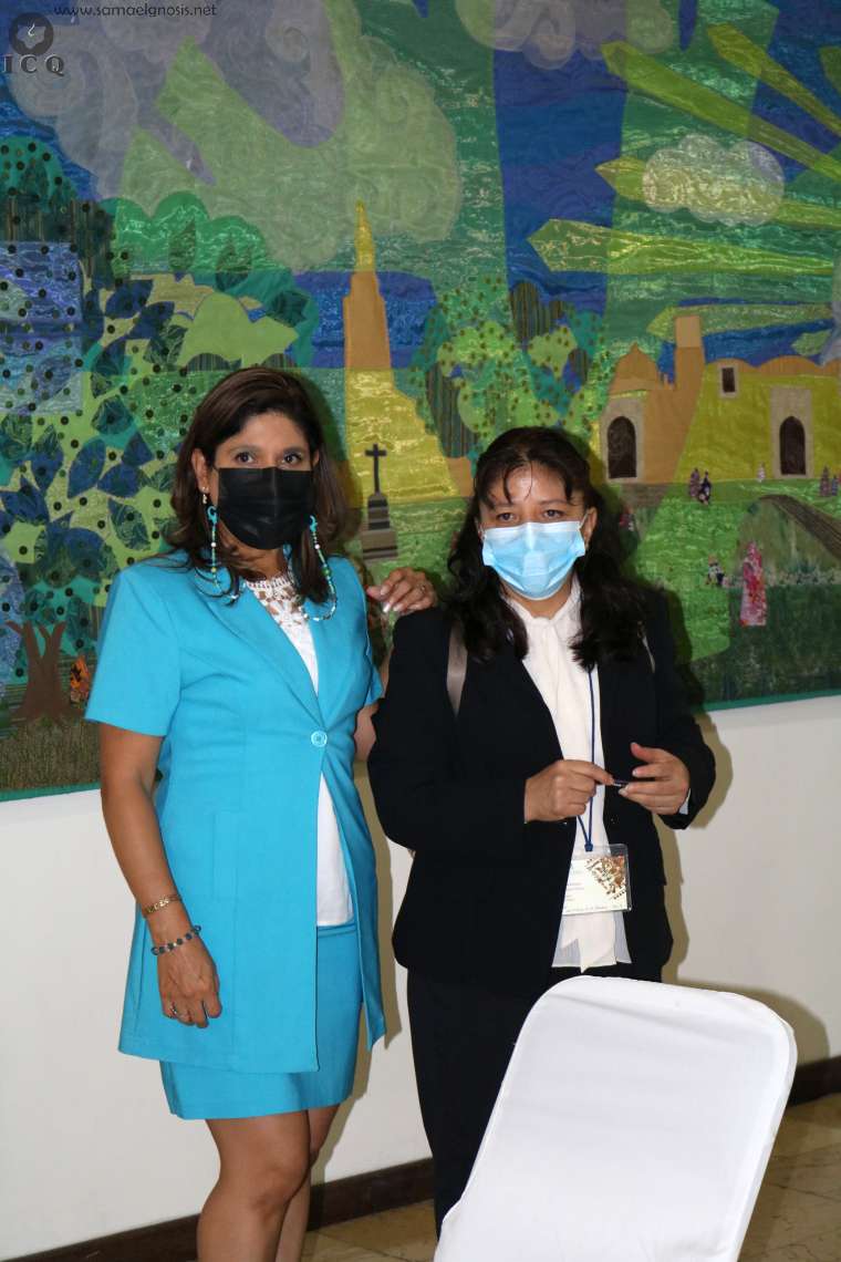 Instructoras de Gnosis Susy Rodríguez y Lupita Rodríguez, listas para dar inicio al congreso.