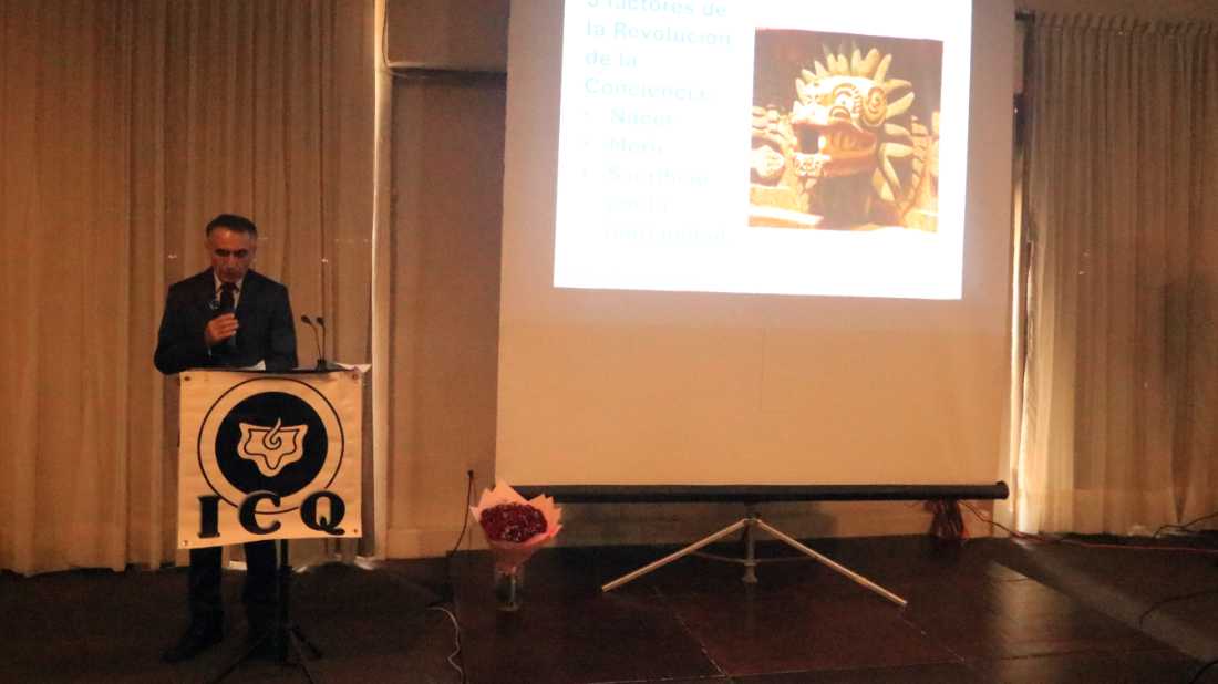 “Quetzalcóatl, la flor de la vainilla veracruzana” por el instructor Sebastián Rodríguez Rosiles “Quetzalcóatl, la flor de la vainilla veracruzana” por el instructor Sebastián Rodríguez Rosiles