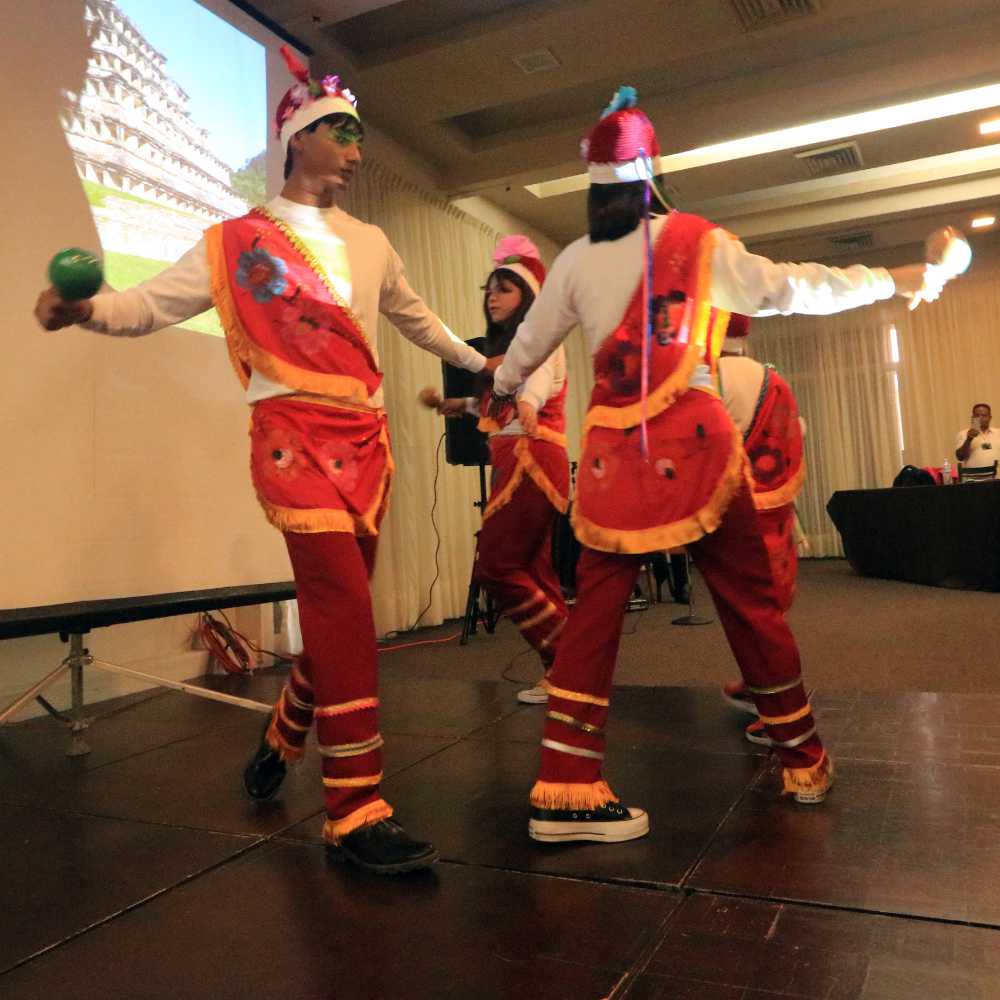 Congreso infantil gnóstico: Voladores de Papantla Congreso infantil gnóstico: Voladores de Papantla