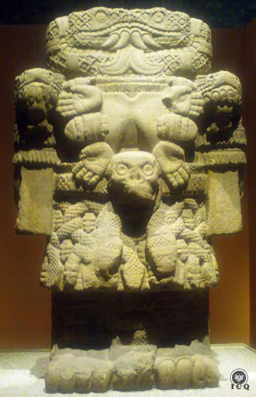 “La de Falda de Serpientes” [Coatlicue]. (Museo de Antropología e Historia México) 