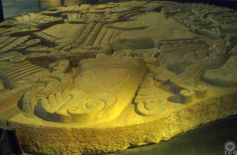 “La adornada de cascabeles” [Coyolxauhqui]. . (Museo del Templo Mayor, México) 