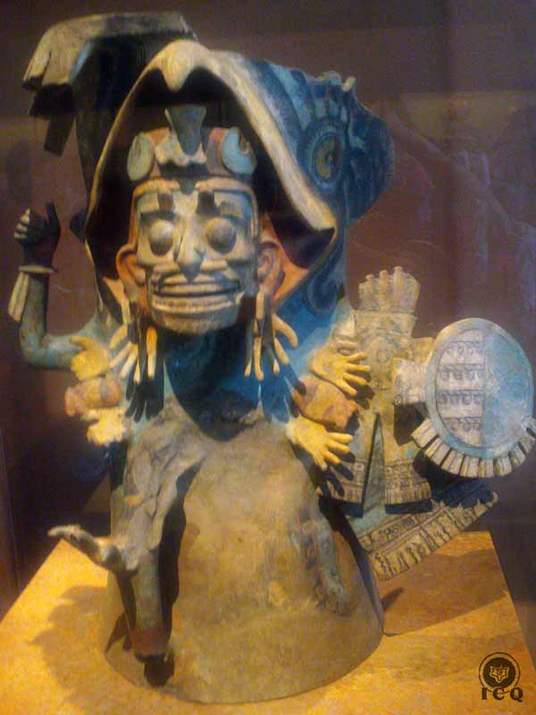 Brasero de guerrero muerto 
(Museo de Antropología e Historia México)
