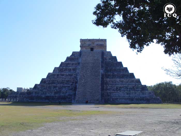 Los nueve basamentos en la Pirámide de Kukulkán, Chichen Itzá México. 