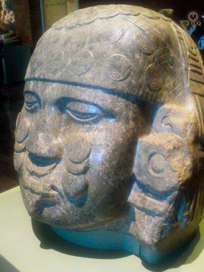 “La de cascabeles en las mejillas” (Coyolxauhqui) es una de las representaciones de los defectos psicológicos. (Museo Nacional de Antropología).