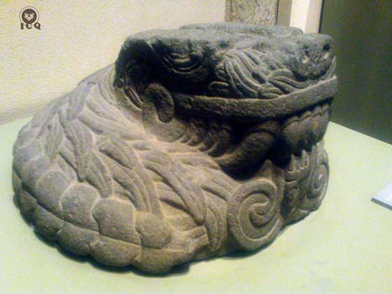 El maestro Quetzalcóatl, representado como una serpiente emplumada. (Museo Nacional de Antropología).