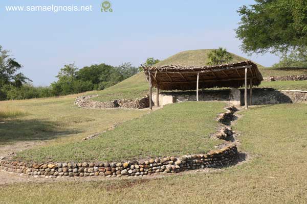 Estructura en forma fálica de la zona Arqueológica de Tamtoc.