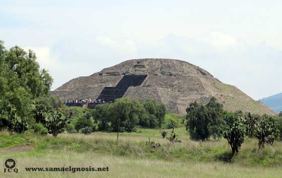 Pirámide de la Luna. Teotihuacán México. Foto: Jenaro Reyes y Lupita Rodríguez.