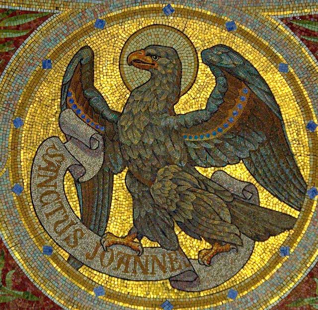 Detalle del Águila de San Juan. Mosaico en el interior de la Iglesia de San Manuel y San Benito en Madrid España.