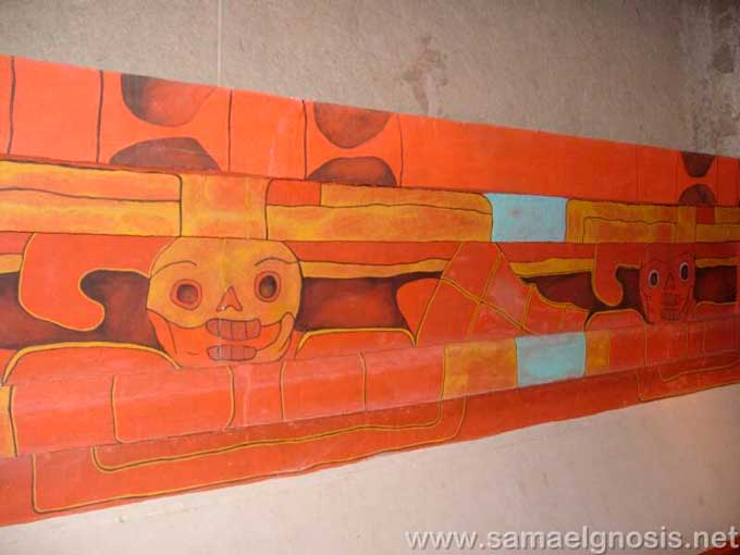 Mural de la Zona Arqueológica de Cholula Puebla México con mariposas-cráneos. Foto: Virgilio Cuautle Roldán (ICQ Gnosis).
  