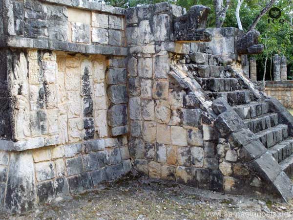 Escalinatas de la Zona Arqueológica de Chichén Itzá Yucatán México.
