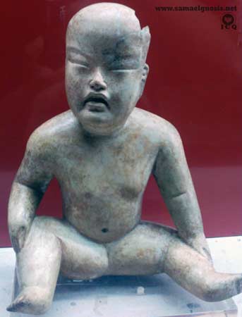 Figurilla representando a un niño. Museo de Antropología de Xalapa, México. Cultura Olmeca.