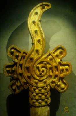 Corte longitudinal de un caracol marino (símbolo del planeta Venus), elemento decorativo en los techos de los Calmécac.  [Museo del Templo Mayor].