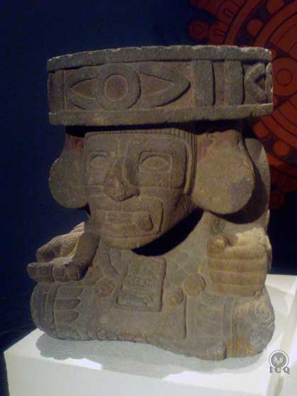 Dios viejo del fuego (Huehueteotl). [Museo del Templo Mayor.]